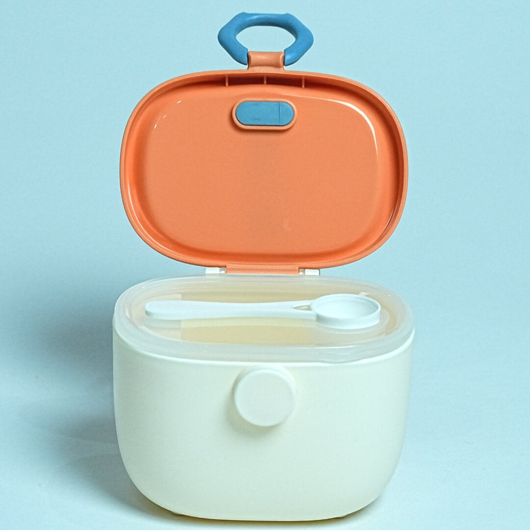 Portable Baby Formula Dispenser with Built-in Scoop | BPA Free | Leakproof