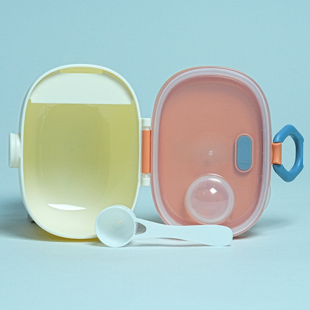 Portable Baby Formula Dispenser with Built-in Scoop | BPA Free | Leakproof